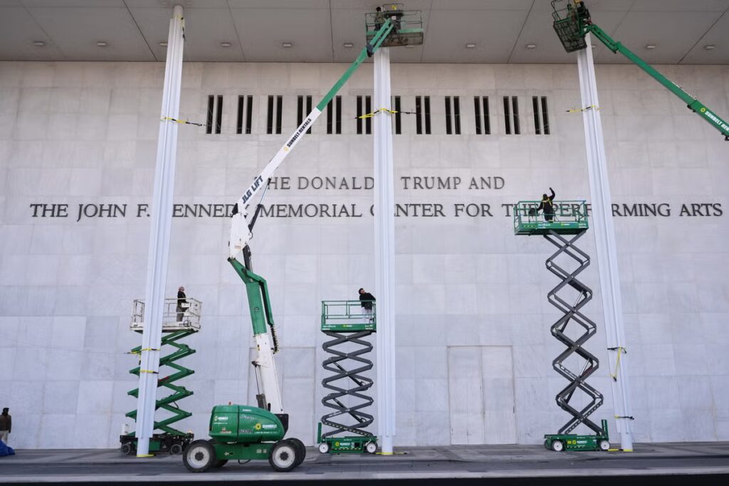 APTOPIX_Trump_Kennedy_Center_89721.jpg