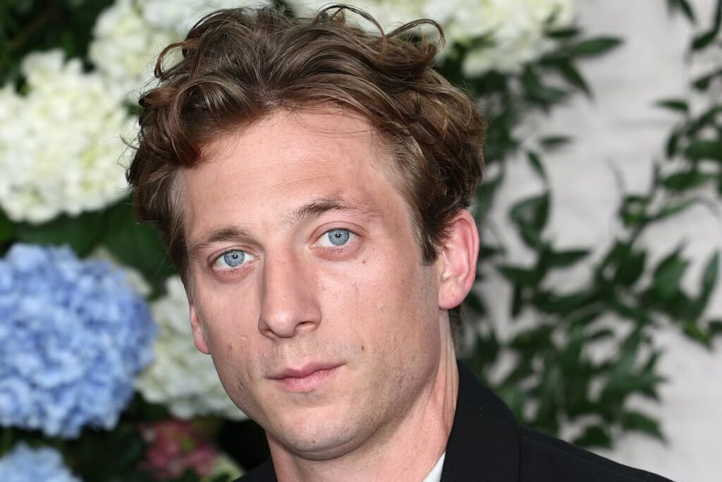 Jeremy-Allen-White.jpeg