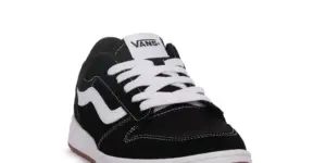 VANS_RYLAND_LS_SUEDE_CANVAS_BLACK_WHITE_VN000D49BZW1_01_14724_201-U38630465383Cvw-1024x512@diario.webp