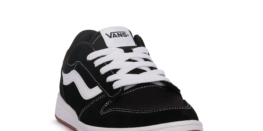 VANS_RYLAND_LS_SUEDE_CANVAS_BLACK_WHITE_VN000D49BZW1_01_14724_201-U38630465383Cvw-1024x512@diario.webp