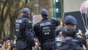 agentes-de-policia-de-colonia-alemania.jpeg