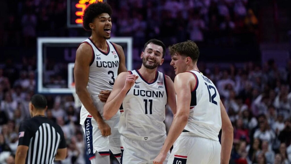 alex-karaban-uconn-huskies.jpg