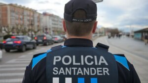 archivo-agente-de-la-policia-local-de-santander.jpeg