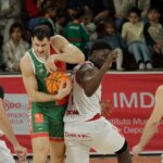 caja87-baloncesto-leonesa-flores-U40603434813hDd-1024x512@diario_abc.jpg