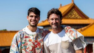 carlos-alcaraz-y-juan-carlos-ferrero-en-china.r_d.1006-798.jpeg