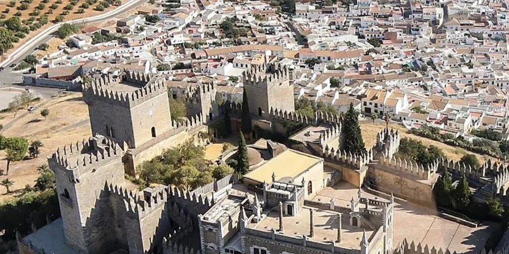 castillo-almodovar-vista-U37442135152KzI-1024x512@diario_abc.JPG