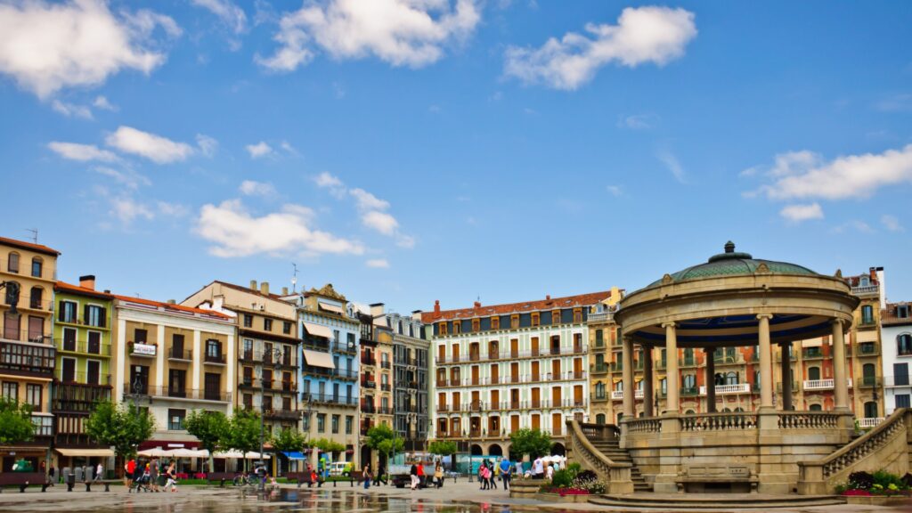central-square-pamplona-1046798885.jpg