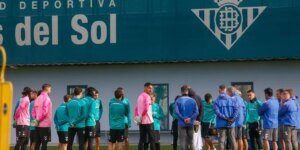 charla-pellegrini-entrenamiento-betis-U22178025100Cbl-1024x512@diario_abc.jpg