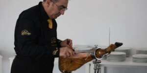 cortador-jamon-pedroches-ky1H-1024x512@diario_abc.jpg