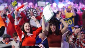 darts-fans-day-nine-paddy-1046857300.jpg
