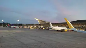 desviados-por-la-intensa-niebla-siete-vuelos-que-tenian-previsto-aterrizar-en-el-aeropuerto-de-bilba.webp