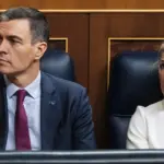 el-presidente-del-gobierno-pedro-sanchez-y-la-vicepresidenta-segunda-y-ministra-de-trabajo-y-economi.webp