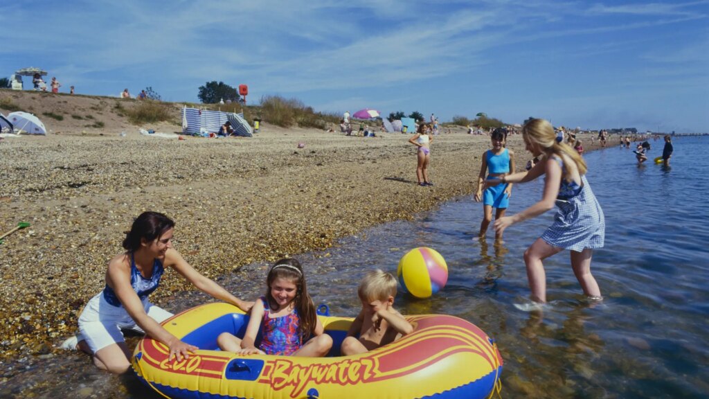 family-shoebury-east-beach-southend-1045280852_634c61.jpg