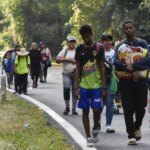 la-caravana-migrante-que-viaja-a-eeuu.jpeg