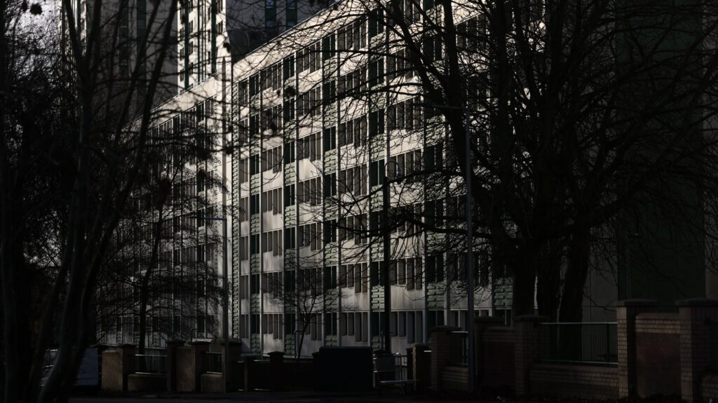 life-greater-manchesters-deprived-estate-1048404488.jpg