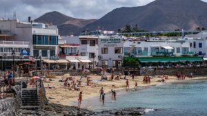 playa-blanca-en-lanzarote.jpeg