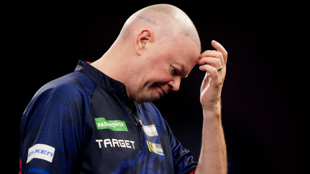 raymond-van-barneveld-reacts-match-1046417570.jpg