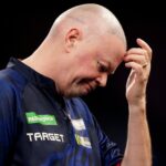 raymond-van-barneveld-reacts-match-1046417570.jpg