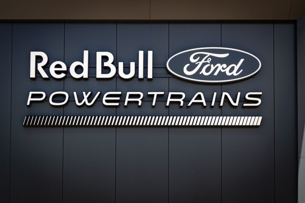red-bull-ford-powertrains-3.jpg