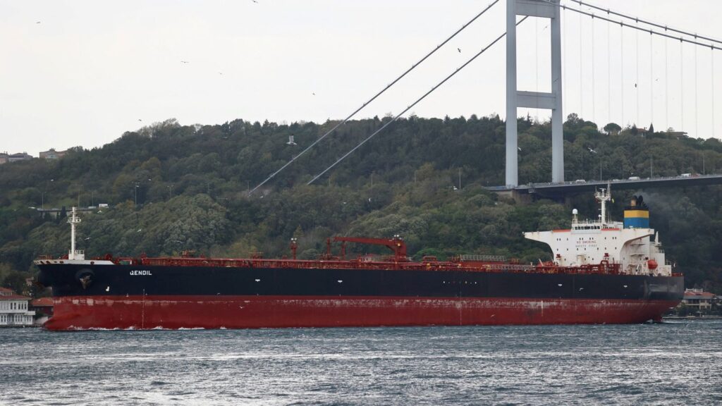 skynews-qendil-russian-tanker_7114978.jpg