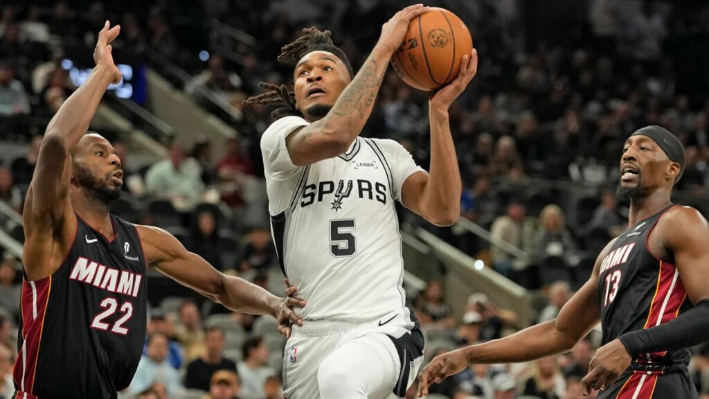 stephon-castle-spurs-usatsi.jpg