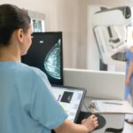 una-mujer-se-realiza-una-mamografia.jpeg