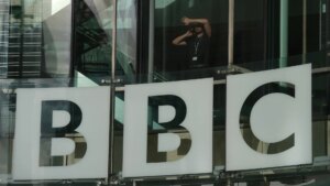 view-logo-outside-bbc-headquarters-1038007029_848bc5.jpg