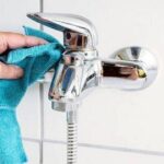 0_Cleaning-a-bathtub-faucet-with-a-blue-microfiber-cloth-to-remove-limescale-stains-from-hard-calciu.jpeg
