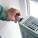 0_Close-up-of-female-hands-regulating-the-thermostat-on-the-radiator.jpg