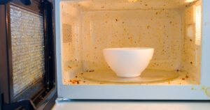 0_Open-microwave-Dirt-from-food-inside-Close-up.jpg