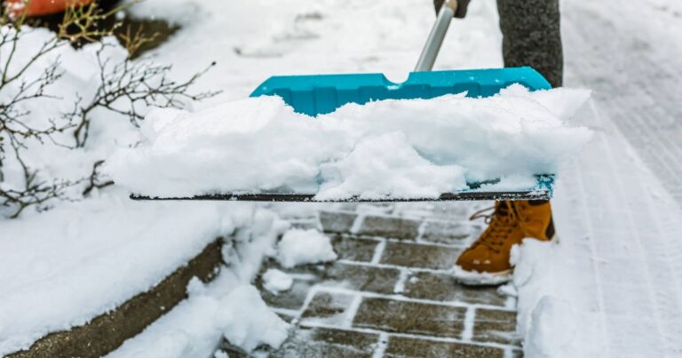 0_Removing-snow-from-sidewalk-snow-shoveling.jpg