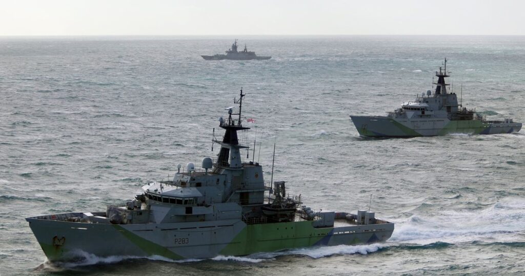 0_Royal-Navy-intercepts-Russian-ships-in-English-Channel.jpg