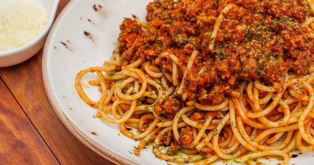 0_Spaghetti-bolognese-pasta-with-minced-meat-and-vegetables-Horizontal-side-view-on-wooden-backgroun.jpeg