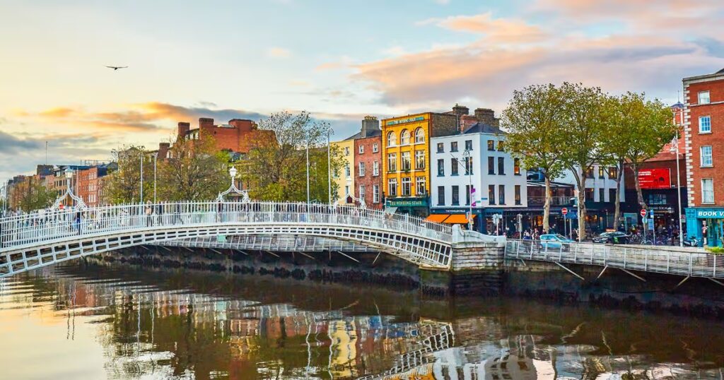 0_The-Hapenny-Bridge-in-Dublin.jpg