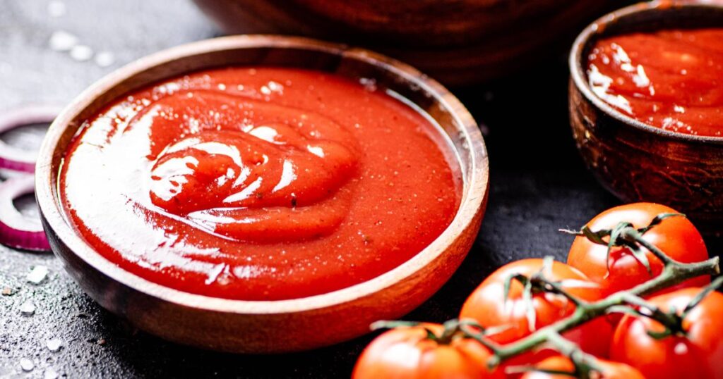 0_Tomato-sauce-in-a-wooden-plate.jpg