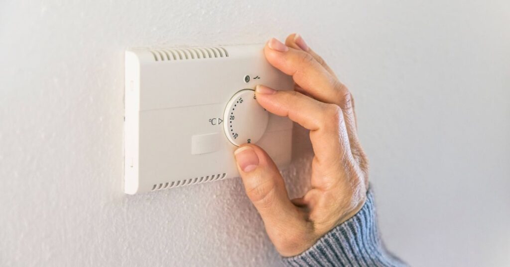 0_Woman-controlling-house-temperature-with-thermostat.jpg