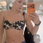105202807-15431487-Lily_Allen_flaunted_her_jaw_dropping_figure_in_a_tiny_bikini_on_-a-9_176746343721.avif
