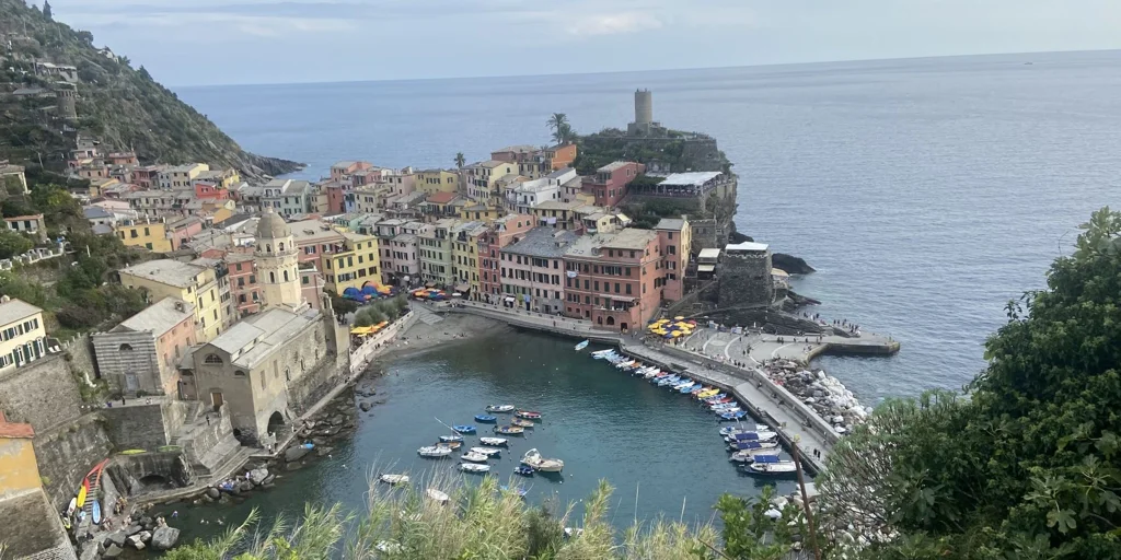 1Vernazza_MiradoraMonterosso2023-U00452801883lAS-1024x512@diario_abc.jpg