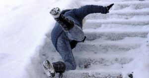 1_A-woman-slips-and-fell-on-a-wintry-staircase.jpg