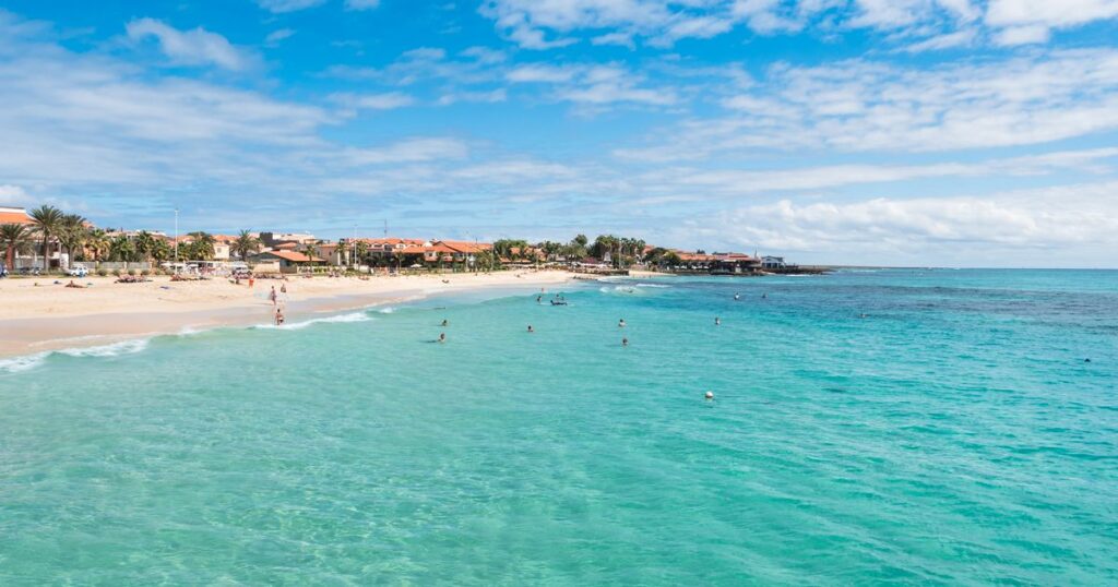 1_Paradise-island-dubbed-Caribbean-without-jetlag-where-pints-cost-C2A3220.jpg