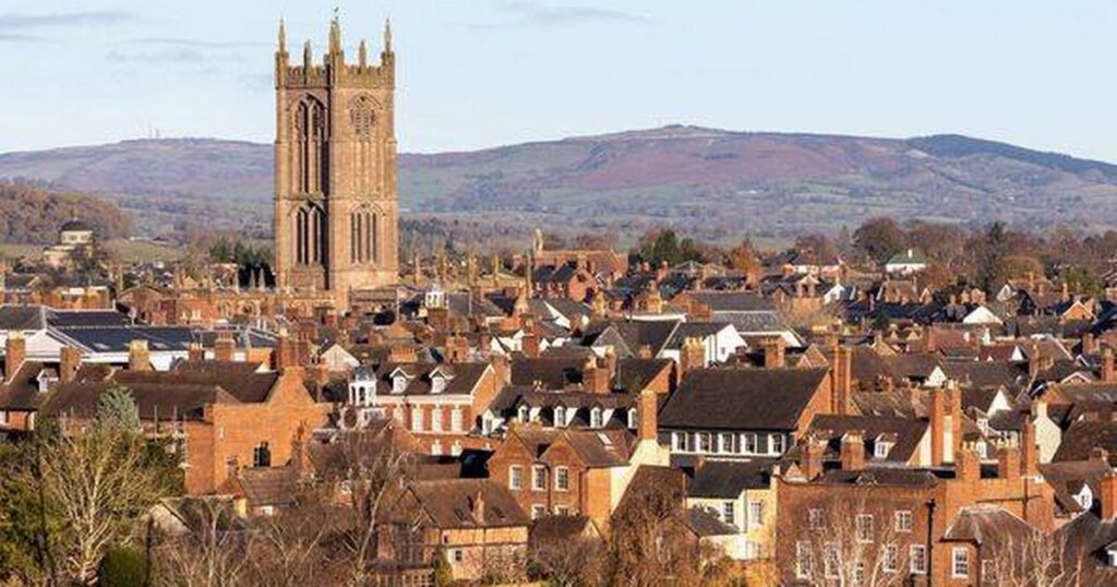 1_Scenic-landscape-of-Ludlow-town-architecture.jpg
