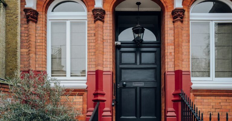 2_Black-front-door-of-a-traditional-house-in-London-UK.jpg
