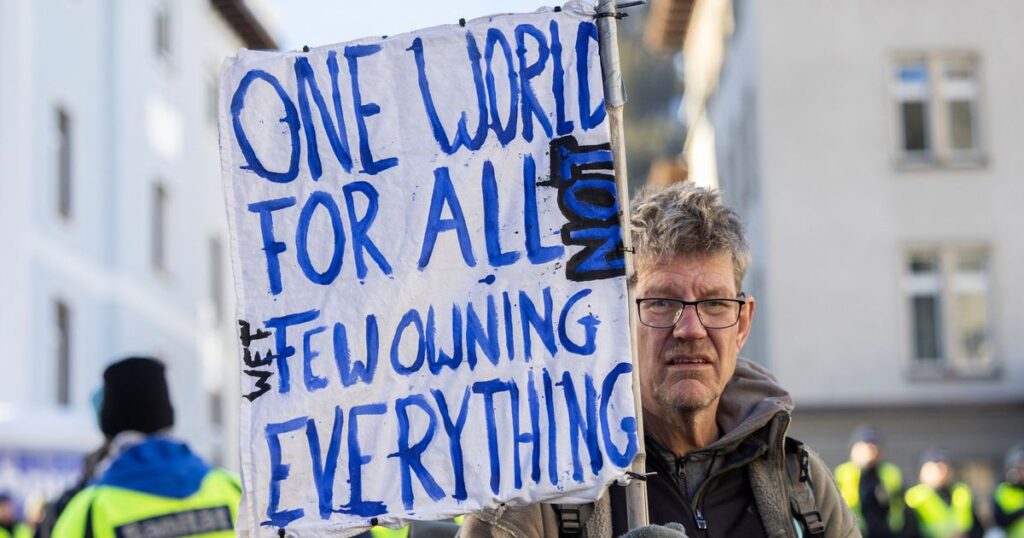 2_SWITZERLAND-WEF-SUMMIT-PROTEST.jpg