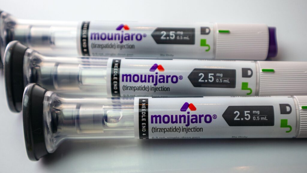 2s636nr-mounjaro-pens-white-background-997802820.jpg
