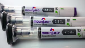 2s636nr-mounjaro-pens-white-background-997802820.jpg