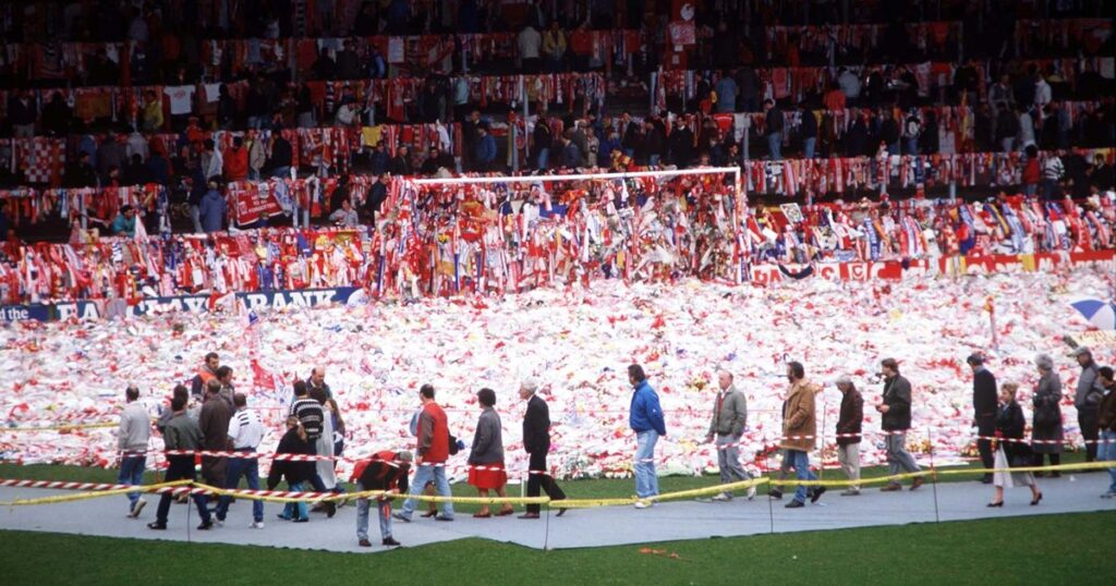 6_22nd-APRIL-1989-FA-Cup-Semi-Final-Hillsborough-Sheffield-Liverpool-v-Nottingham-Forest-A-sea-o.jpg