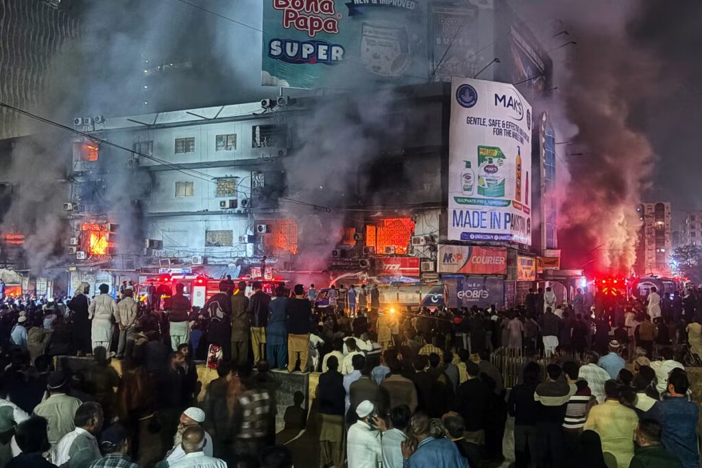 Pakistan_Shopping_Mall_Fire_55991.jpg