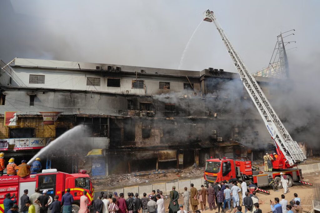 Pakistan_Shopping_Mall_Fire_82605.jpg