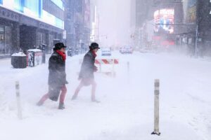 TOPSHOT-US-WEATHER-WINTER-STORM-nfoamoph.jpeg