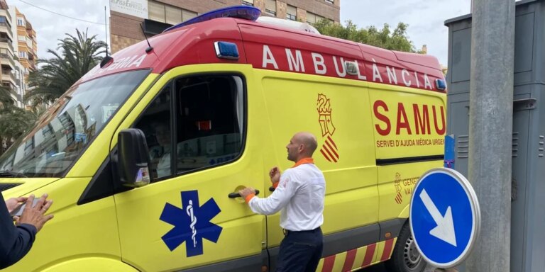ambulancia-alicante-U68275656108KAS-1024x512@diario_abc.jpg